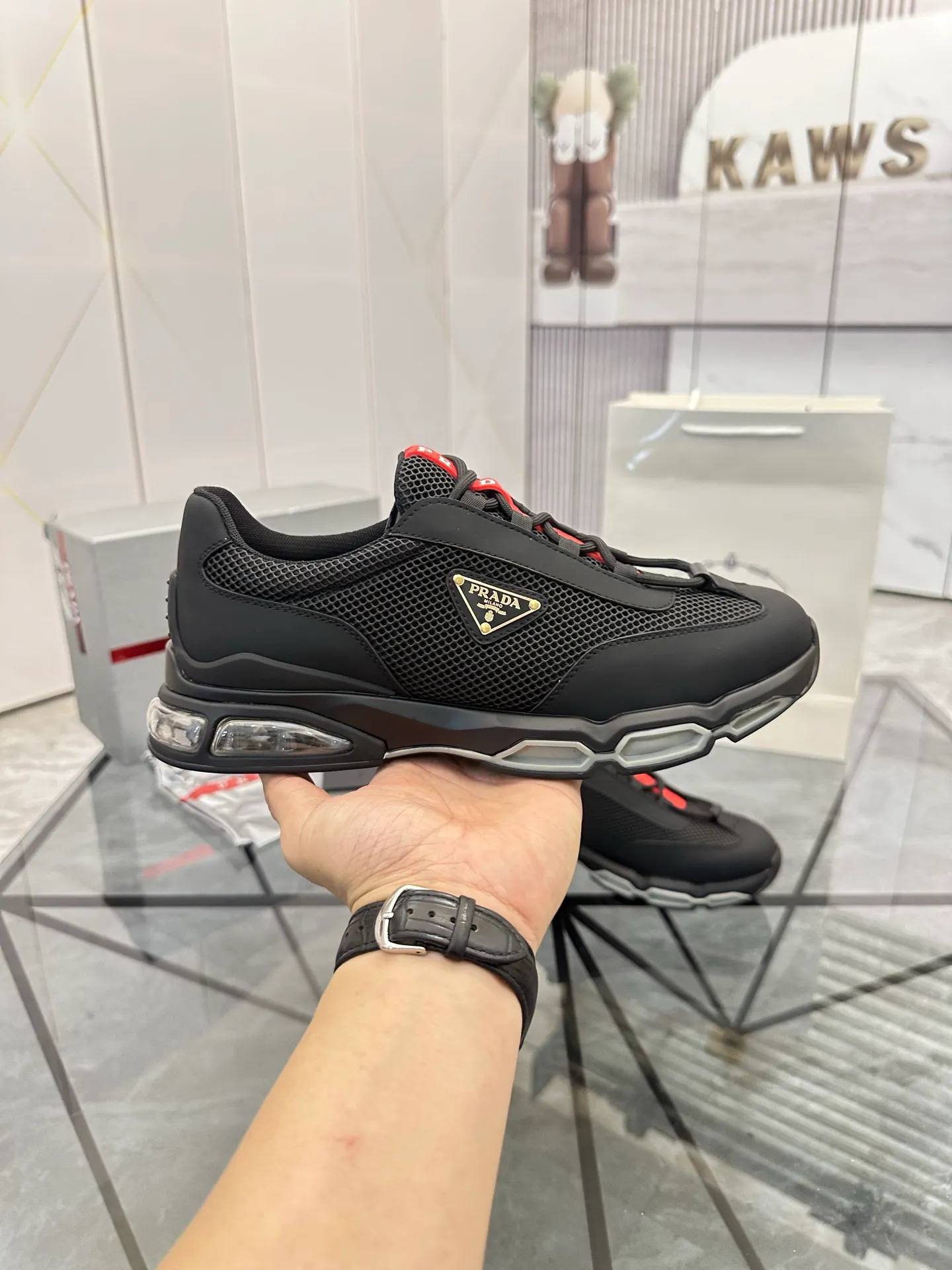 Men's shoes for sale 💰: 💰P660¥ High-end top quality Product trademark: Prada *"Prada*" low-top casual shoes Regular size: 38-45 (can be customized to 46) Product materials: Upper imported first-layer cowhide spliced ​​with original fabric, breathable lining, cowhide foot pads, original air cushion outsole. No.: 001